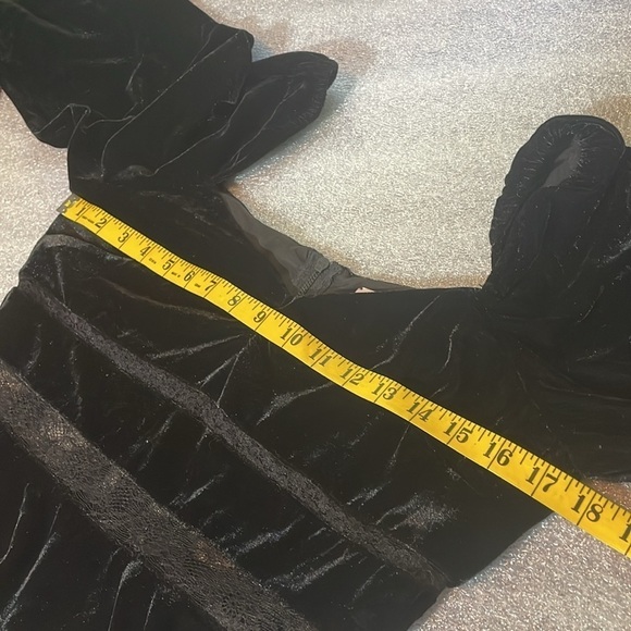 Saylor Black Velvet Raegan Puff Sleeve Lace Top Blouse Witchy Goth Romantic M - Picture 7 of 8